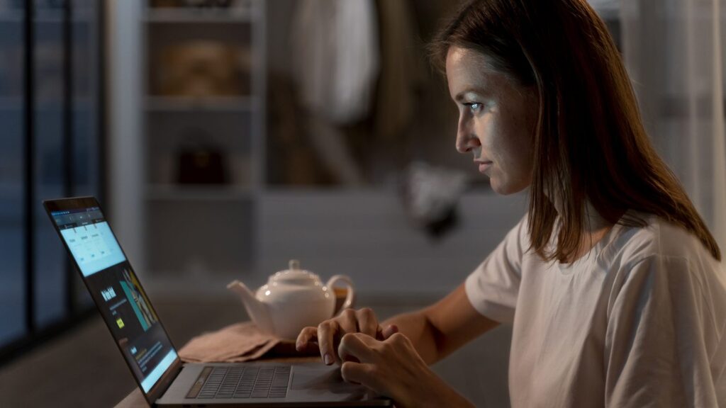 Gemini, Perplexity and Claude: person researching on a laptop at night